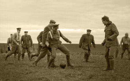L’histoire de la «trêve de Noël» de 1914 : quand le football réconcilie les hommes trêve de Noël
