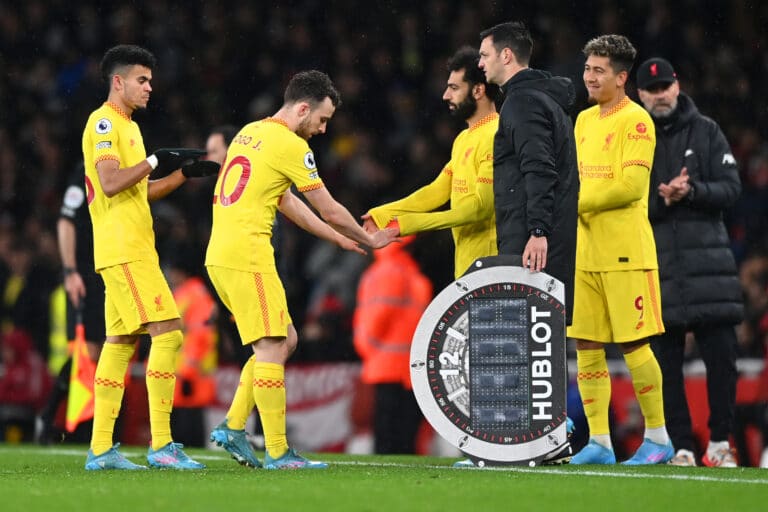Officiel : La règle des 5 changements introduite en Premier League ! Changements