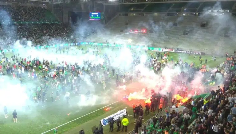 AS Saint-Étienne : Scènes de chaos à Geoffroy-Guichard après la relégation en Ligue 2 ! (Vidéos) Saint Étienne
