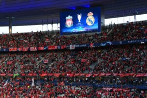 Le coup d'envoi de la finale entre Liverpool et le Real Madrid a été reporté de 30 minutes.