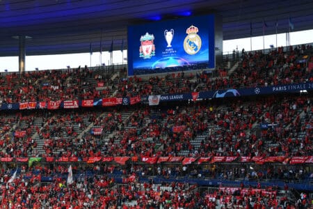 Le coup d'envoi de la finale entre Liverpool et le Real Madrid a été reporté de 30 minutes.