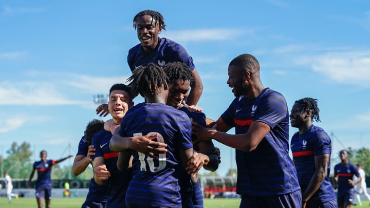 Roumanie U19 đ·đŽ 1-2 đšđ” France U19 : Le rĂ©sumĂ© vidĂ©o de la rencontre ! France u19