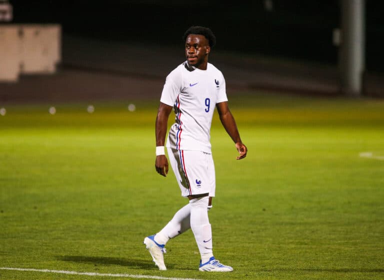 Mercato : Arnaud Kalimuendo intéresse Leeds ! Arnaud Kalimuendo
