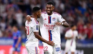 Tete et Reine-Adelaide qui célèbrent un but contre Troyes, une semaine avant d'affronter Reims avec l'OL.