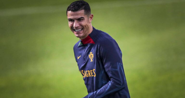 Qatar 2022 : Cristiano Ronaldo annonce la couleur et fait des annonces retentissantes ! Alors que le Portugal prépare son entrée en lice dans la Coupe du Monde, Cristiano Ronaldo s'est projeté sur l'échéance qui l'attend au Qatar avec sa sélection.