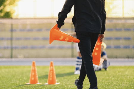 Top équipements pour une préparation sportive optimale en football professionnel équipements