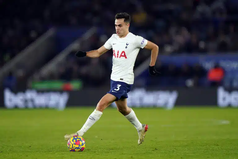 Mercato – Sergio Reguilon prêté à Brentford ! Sergio Reguilon rejoint Brentford en prêt.