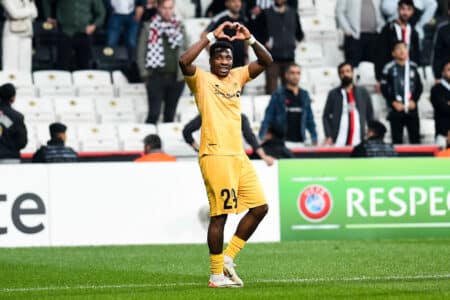 Faris Moumbagna, avec le maillot de Bodo Glimt, va signer à l'OM.