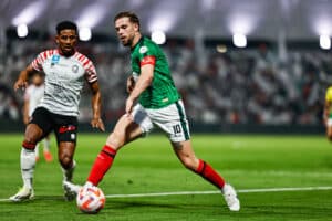 Jordan Henderson revient en Europe et signe à l'Ajax Amsterdam.