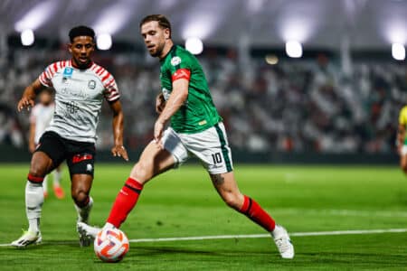 Jordan Henderson revient en Europe et signe à l'Ajax Amsterdam.
