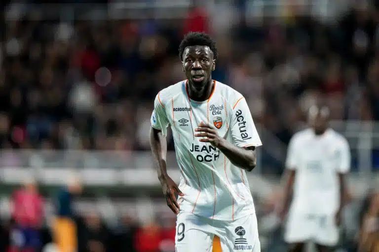 Mercato Lorient – Siriné Doucouré prêté à Valenciennes ! Siriné Doucouré terminera la saison à Valenciennes.