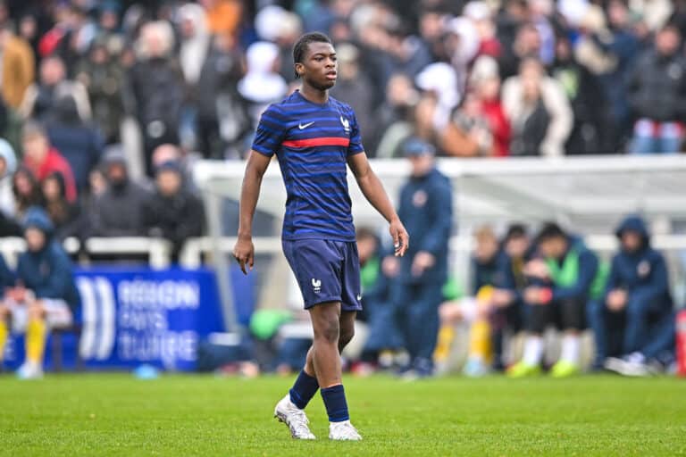 Mercato OL : Un jeune très courtisé va signer pro ! Enzo Molebe va signer pro à l'OL.