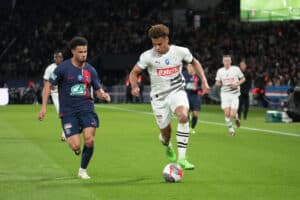 Warren Zaïre-Emery (à gauche) et Désiré Doué (à droite) font partie des prétendants au Golden Boy 2024.