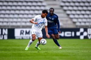Mathys Tourraine (avec le maillot blanc) signe au Paris FC.