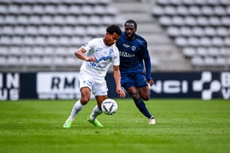 Mathys Tourraine (avec le maillot blanc) signe au Paris FC.