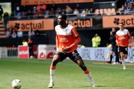 Nathaniel Adjei reste à Lorient, qui a levé son option d'achat.
