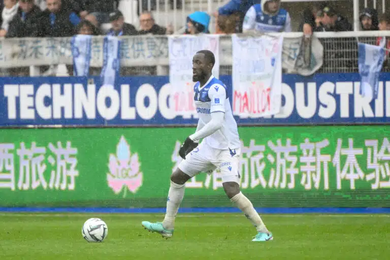Mercato Auxerre : Elisha Owusu prolonge jusqu’en 2027 ! Elisha Owusu prolonge avec l'AJ Auxerre.