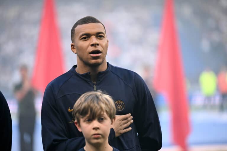 PSG : Kylian Mbappé réclame 100 Millions d’€ à Paris Mbappé