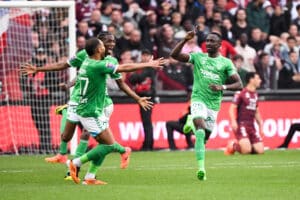 Ibrahima Wadji (à droite) permet à l'AS Saint-Etienne de retrouver l'élite !
