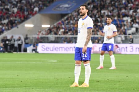 Théo Hernandez a été touché au genou gauche, lors du match amical entre la France et le Canada.