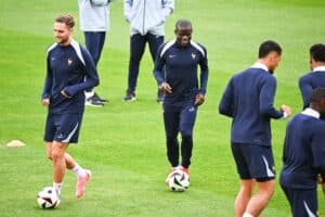 Adrien Rabiot (à gauche) et N'Golo Kanté (à droite).