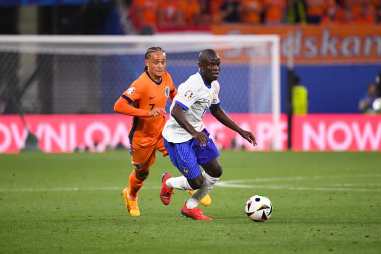 Pays-Bas-France (0-0) : Les tops et les flops ! L'équipe de France de N'Golo Kanté n'a pas pu battre les Pays-Bas de Xavi Simons.