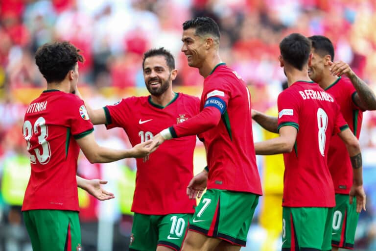 Large victoire du Portugal contre la Turquie (3-0).