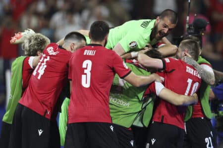 La joie des Géorgiens après le but de Georges Mikautadze contre le Portugal (2-0).