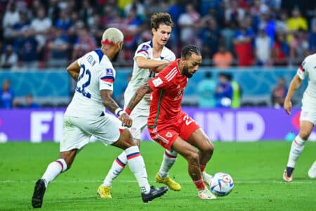 Présent avec le Pays de Galle, lors de la dernière Coupe du Monde au Qatar, Sorba Thomas (à gauche) va rejoindre Nantes.