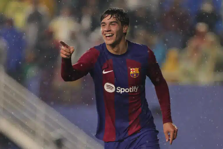 Officiel : Marc Guiu signe à Chelsea jusqu’en 2029 ! Marc Guiu
