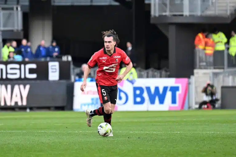Mercato Stade Rennais : Arthur Theate va filer en Arabie saoudite ! Direction l'Arabie saoudite pour Arthur Theate !