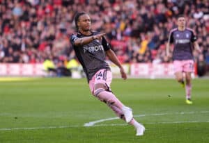 Bobby De Cordova-Reid signe à Leicester.