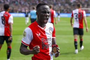 Yankuba Minteh rejoint Brighton.