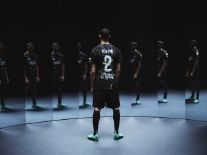 Hakimi porte le nouveau maillot du PSG en collaboration avec Jordan
