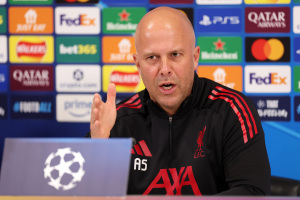 Liverpool – PSG : Arne Slot croit en la remontada ! Arne Slot, Liverpool, PSG