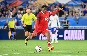 Jonathan David : un triplé mémorable et une première victoire en Coupe du Monde