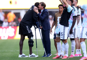 Amadou Onana victime d’une rupture des ligaments croisés amadou onana